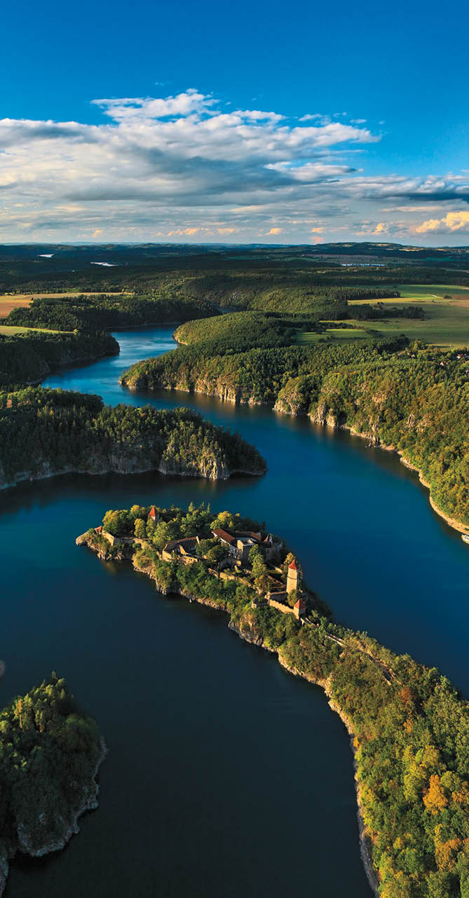 Kniha  VLTAVA - Libor Svacek  - vydani 1 , rok 2011 Photographer: Libor Svacek; box fotosvacek cz; Mobile: +420 602428001; 