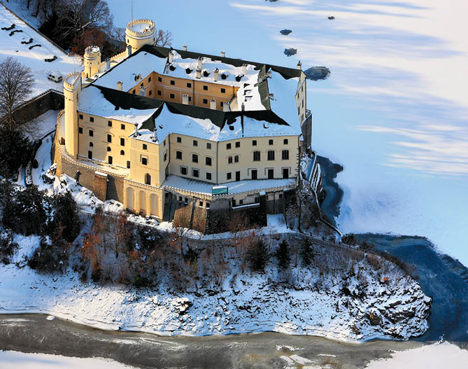 Kniha  VLTAVA - Libor Svacek  - vydani 1 , rok 2011 Photographer: Libor Svacek; box fotosvacek cz; Mobile: +420 602428001; 